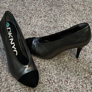 DKNY metallic silver Leather Pumps with Black Suede Cap Toe